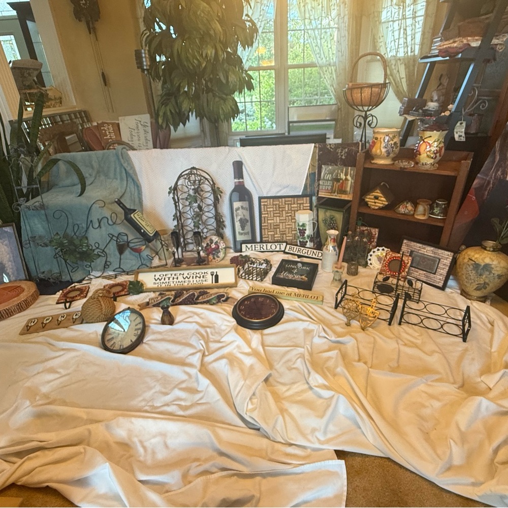Vintage Wine Decor Collection!! - Picture 14 of 16